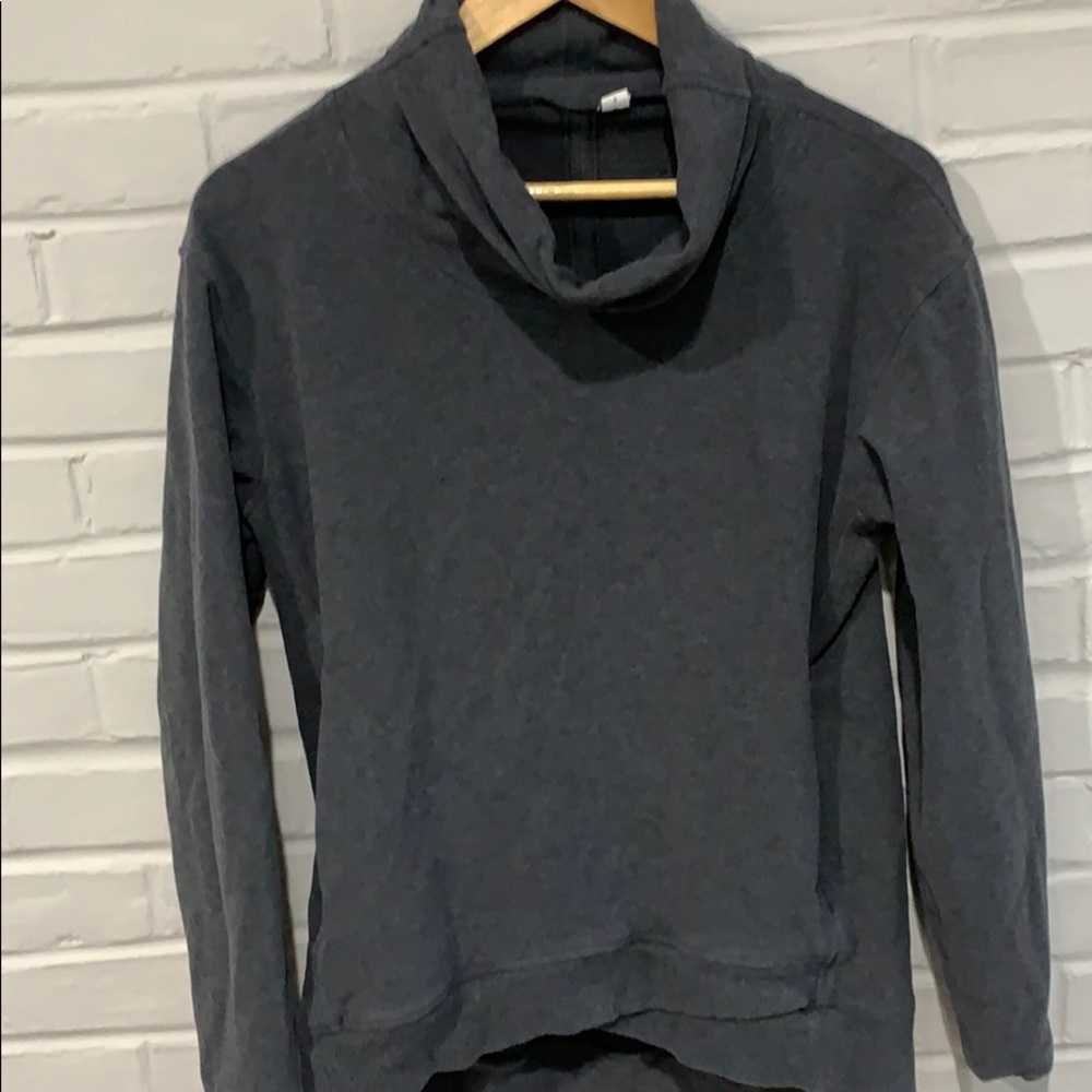 Lululemon turtleneck sweatshirt